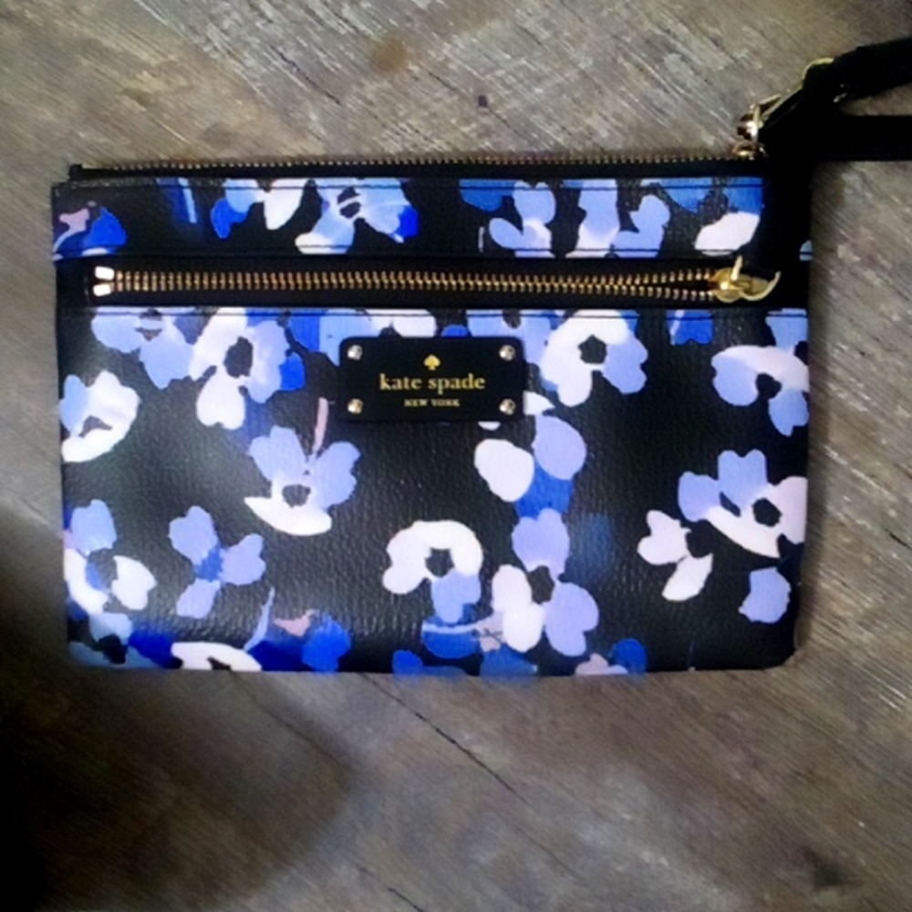 Kate Spade wristlet new without tags